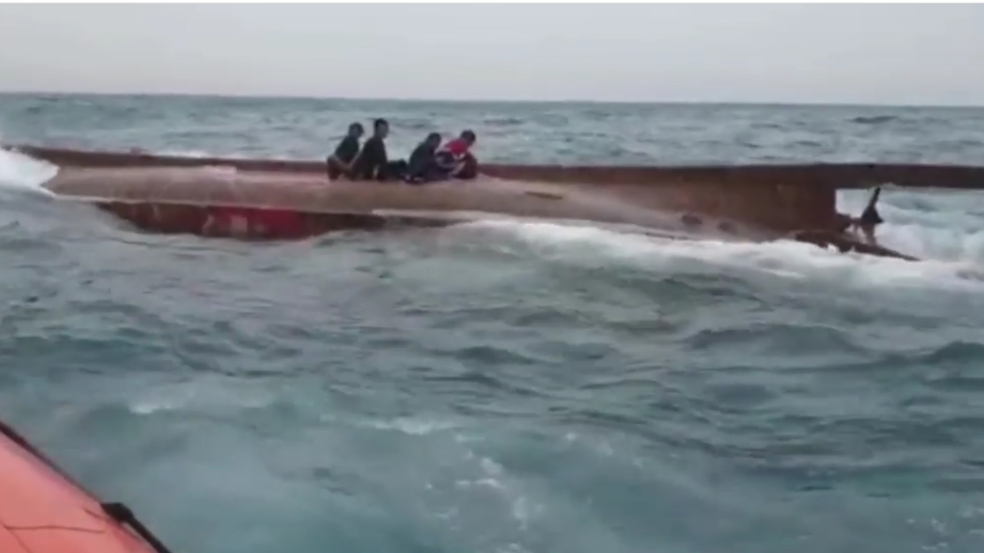 Kapal Nelayan Terbalik di Pulau Damar, 6 Orang ABK Selamat dan 4 Lainnya Hilang