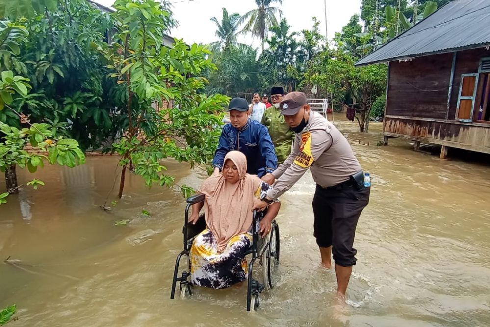 Banjir Mulai Surut, Aktifitas Warga Desa Aliantan Rohul Kembali Normal