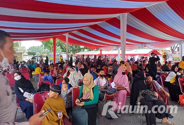 Ratusan Warga Antusias Ikuti Bhakti Kesehatan di Markas Brimob Polda Riau