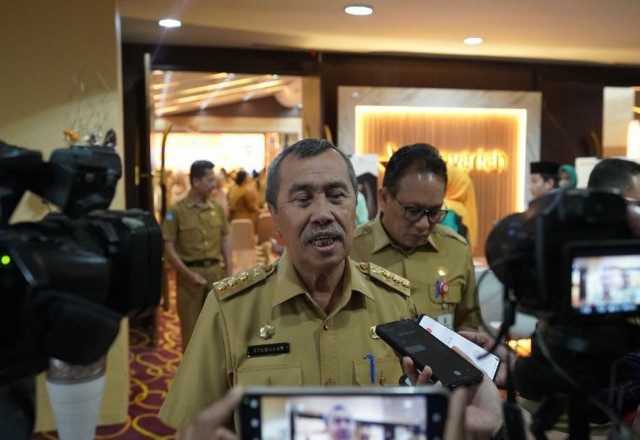 Serahkan LKPD Riau 2022 Tepat Waktu, Kepala BPK Apresiasi Gubri