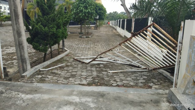 Kantor PWI Riau Dirusak OTK, Seorang Security Dianiaya