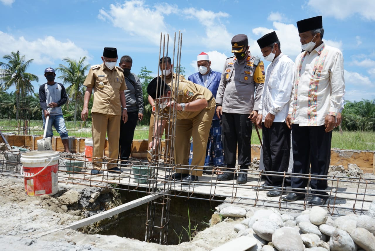 Bupati Asahan Letakkan Batu Pertama Gedung 2 Pondok Pesantren Bina Ulama Kisaran