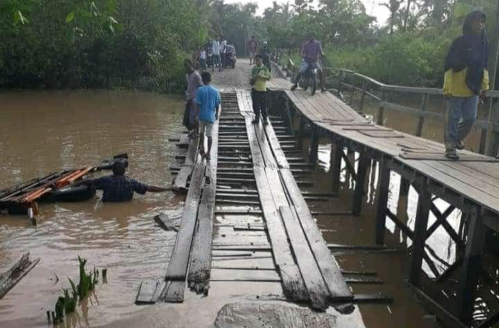 Pasca Pickup Ayam Jatuh, Jembatan Kayu di Parit 16 Reteh Inhil Segera Dibangun