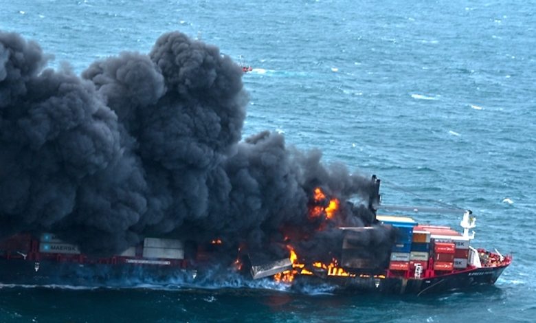 Kapal Cargo Bermuatan 25 Ton Asam Nitrat Terbakar di Lepas Pantai Kolombo, Srilanka