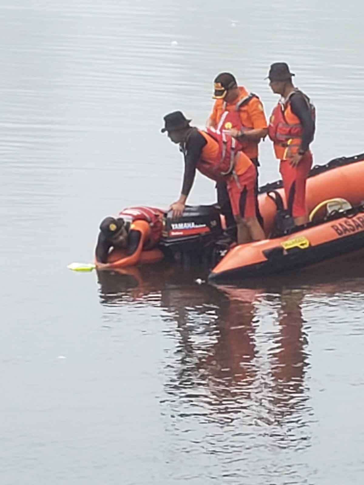 Dua Siswa SMA Terjatuh dan Hilang di Sungai Siak, Tim SAR Lakukan Pencarian
