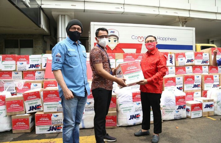Bantu Masyarakat di Masa Covid-19, Telkomsel Salurkan Donasi Direksi dan Karyawan