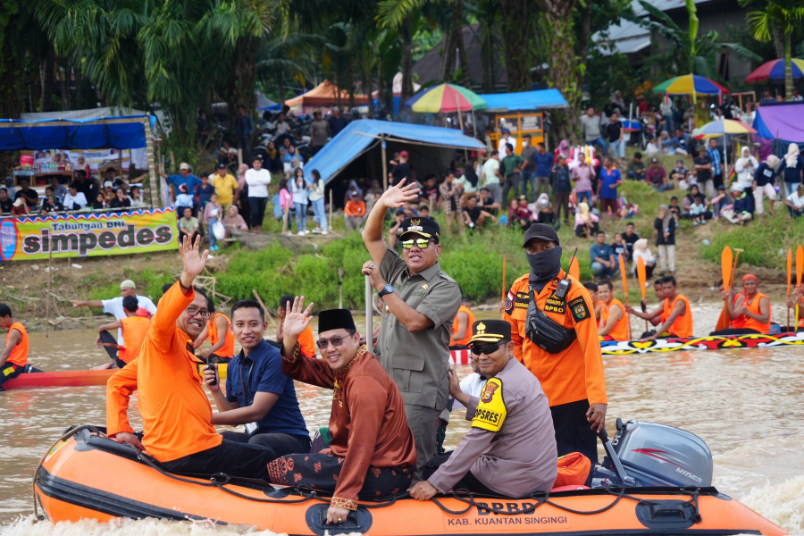 Festival Pacu Jalur Jadi Simbol Persatuan Kuansing di Hari Jadi Ke-25