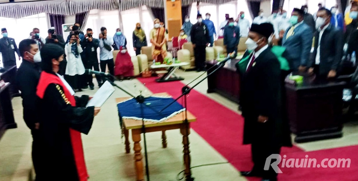 Elda Suhanura Resmi Jabat Ketua DPRD Inhu Hingga 2024