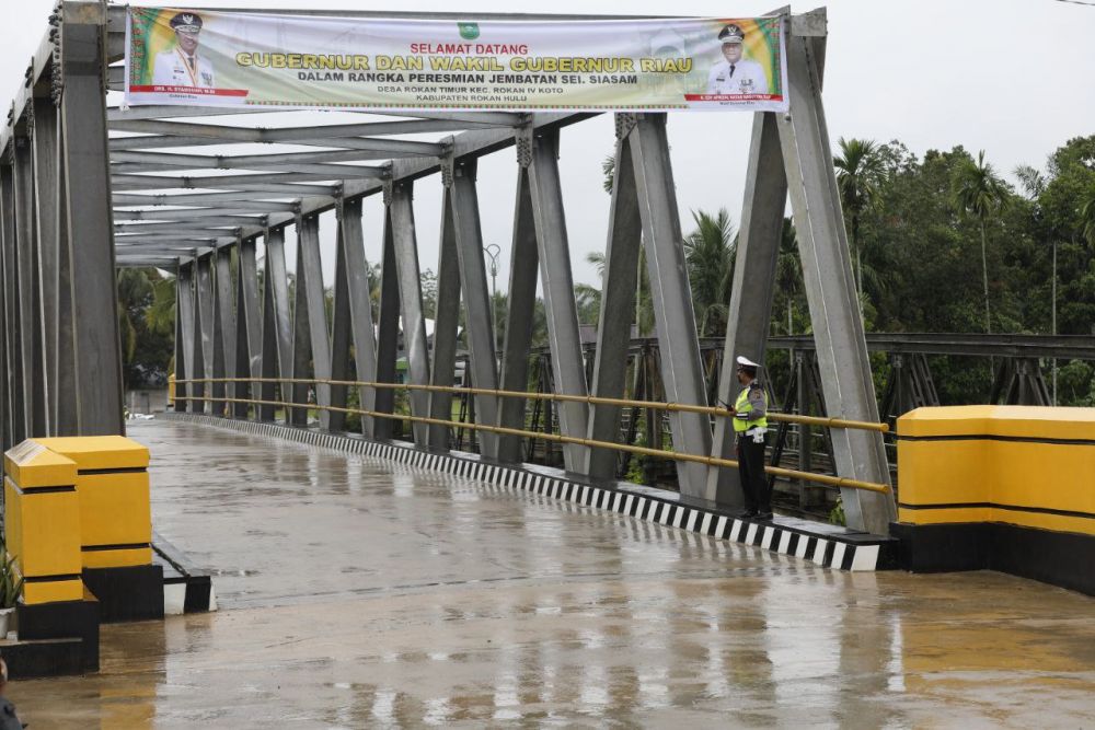 Resmikan Jembatan Baru di Rohul, Gubri: Sudah Lama Dinantikan Masyarakat