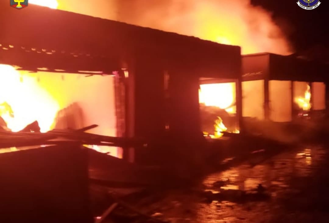 Pasar Baso Terbakar, 24 Petak Ruko Permanen Ludes Diamuk si Jago Merah