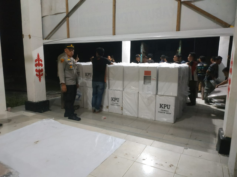 Logistik Tiba di Gudang PPK Pujud, Polisi Libatkan Pemuda Jaga Pemilu
