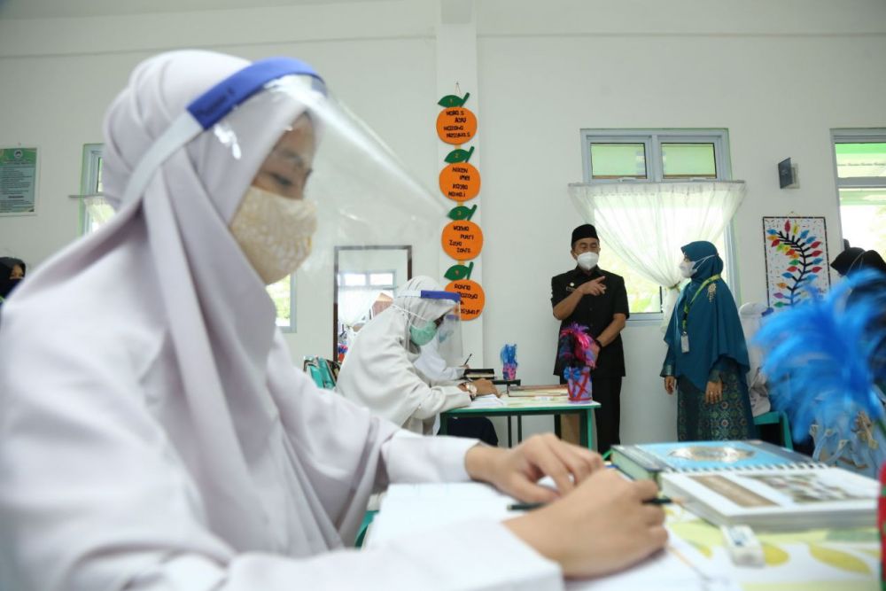 Kasus Covid-19 Melandai, Disdik Riau Keluarkan Kebijakan STM 100 Persen