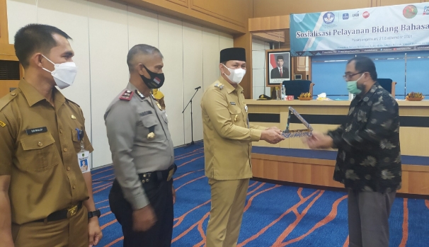 Balai Bahasa Riau Sosialisasi di Rohul, Wabup Indra: Semoga Bermanfaat untuk Daerah Kita