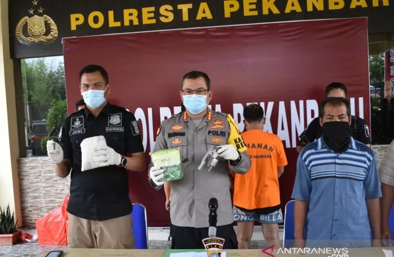 Bandit 5 Kg Sabu, 8 Ribu Ekstasi dan Senjata Api di Pekanbaru Ditangkap Polisi