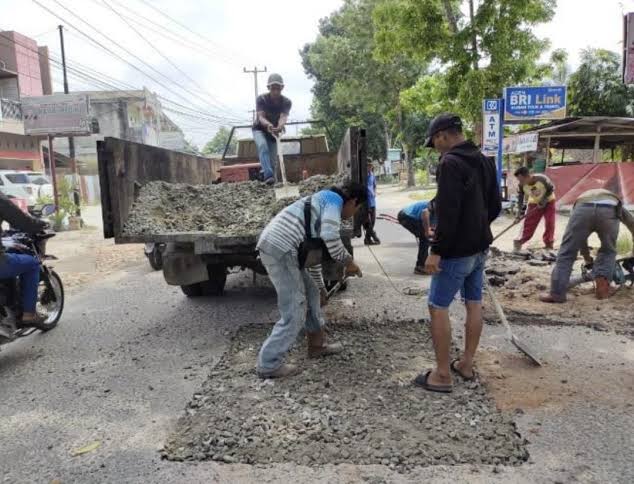 Waduh! jalan Rusak di Riau Terpanjang di Indonesia, Cek Faktanya Disini