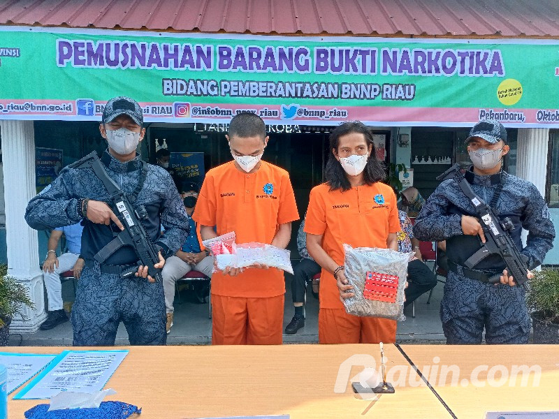 BNNP Riau Bekuk 2 Pengedar Narkoba, Begini Modusnya