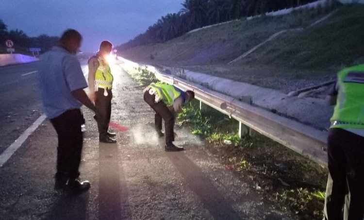 Cegah Kecelakaan, Jalan Tol Pekanbaru-Dumai Dipasang Marka Kejut dan Warning Light