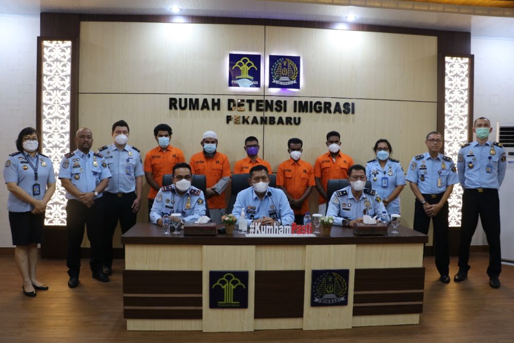 Meminta-minta Sumbangan ke Mesjid di Rohul, 2 Warga Pakistan Dideportasi dari Riau