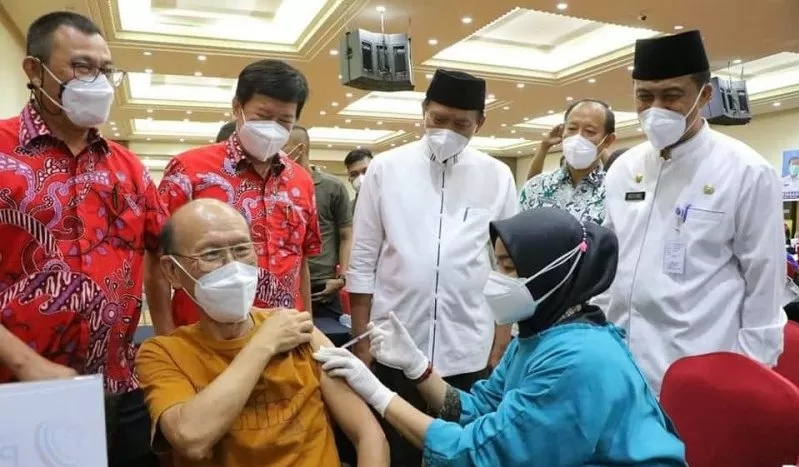 1.500 Lansia Disuntik Vaksin Corona di Pekanbaru
