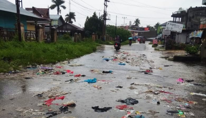 DPRD Desak Pemkab Inhu Cari Solusi Masalah Tumpukan Sampah di Pasar Sri Gading