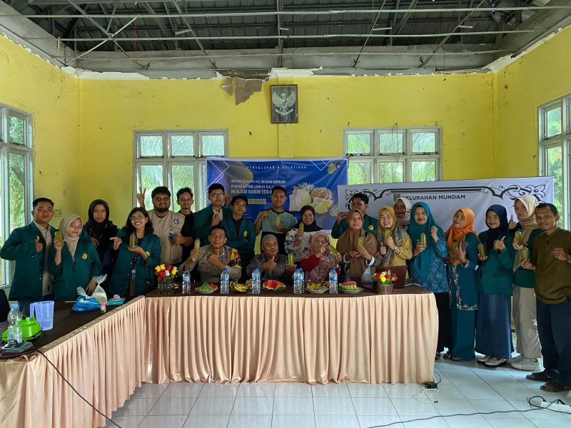 Inovasi Mahasiswa KKN Universitas Muhammadiyah Riau: Sabun Cuci Piring dari Kulit Nanas