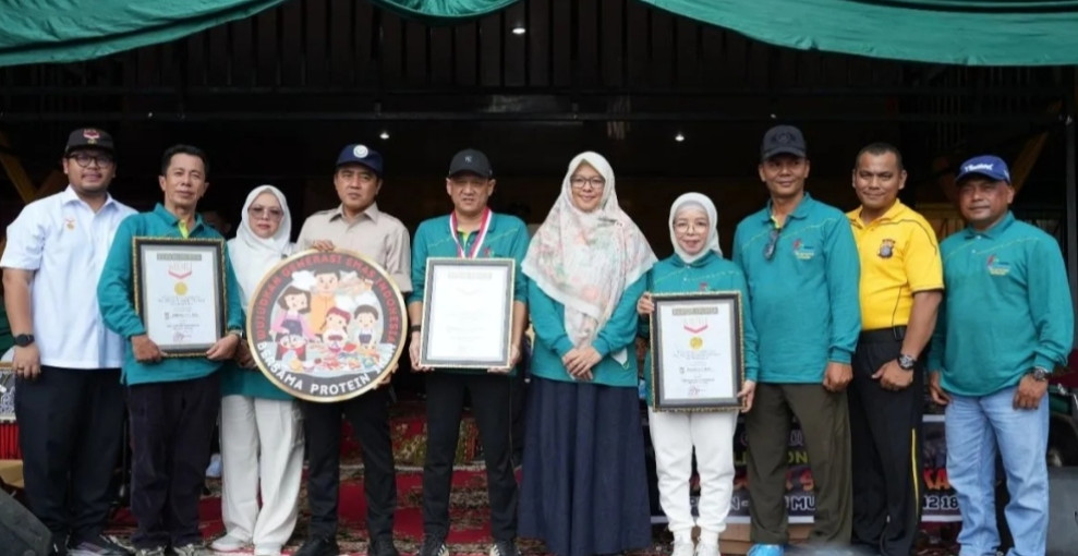 Sajikan 1.373 Porsi Gulai Ikan Salai Patin, Kampar Raih Rekor MURI