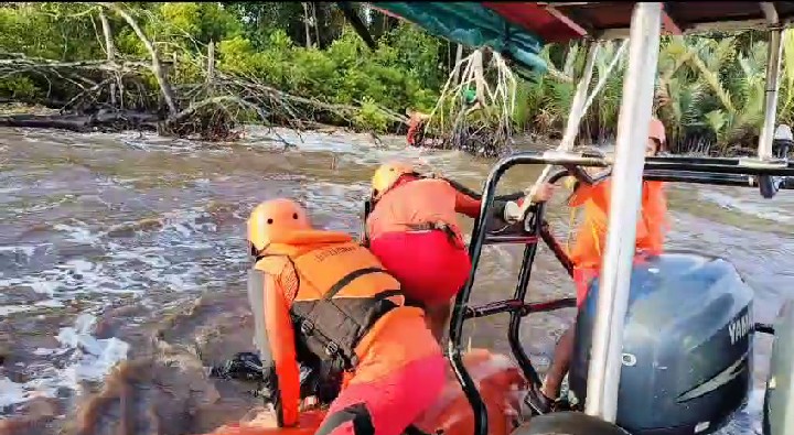 Tiga Kru Kapal Terbalik di Pulau Rupat Diselamatkan Tim SAR