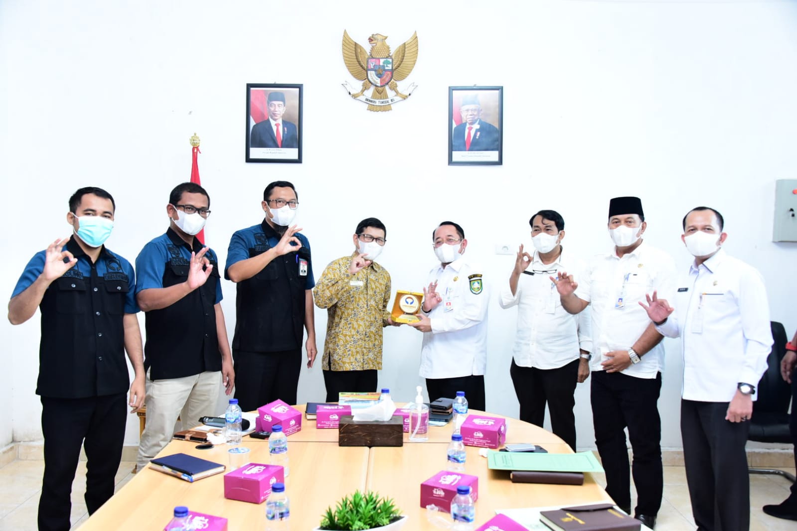 Pemkab Bengkalis Sampaikan Laporan Penilaian Kepatuhan Pelayanan Publik Pada Ombudsman Perwakilan Riau