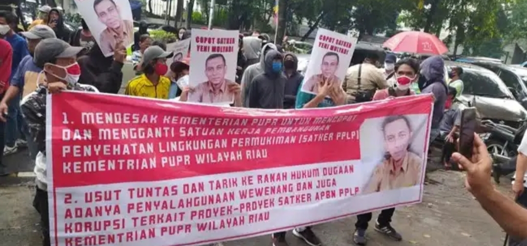 Tuding Proyek Amburadul, Pendemo Minta Kepala PPLP PUPR Riau Dicopot