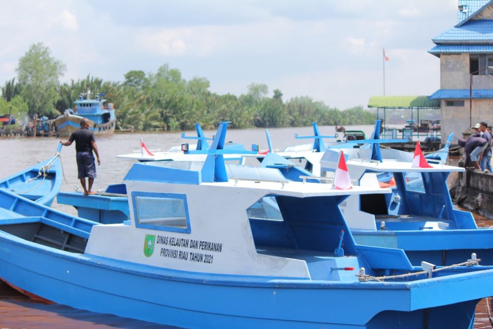 Nelayan 5 Kabupaten di Riau Terima Bantuan 51 Unit Kapal