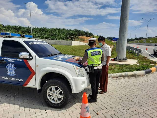 Sejak Dibuka, Polisi Tilang 3 Pengendara di Tol Pekanbaru-Dumai