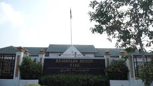 Tersangka Dugaan Korupsi Kecamatan Kandis Rp1,1 M Ditahan Kejari Siak