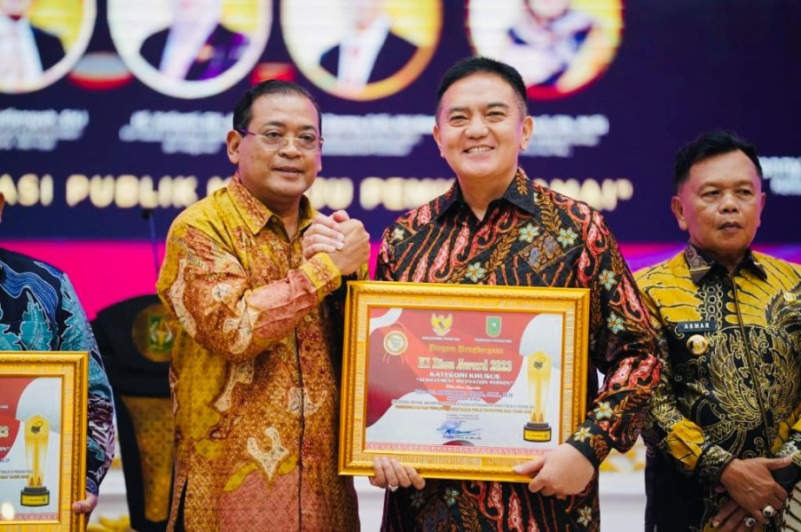 Kapolda Riau Raih Penghargaan Keterbukaan Informasi Publik dari KI