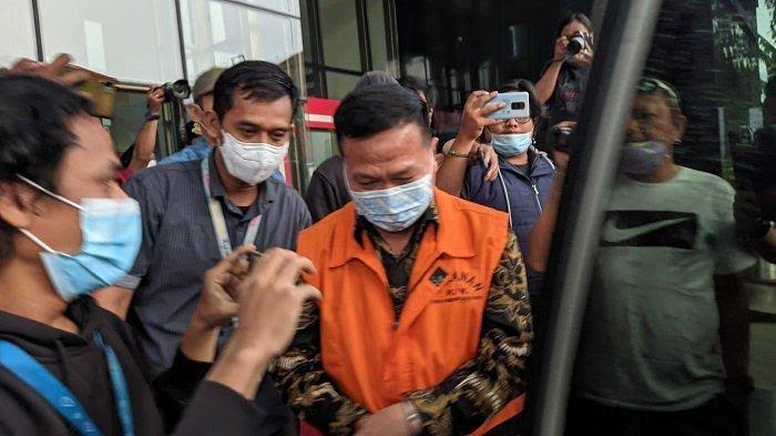 Diduga Terima Suap Rp1,2 M, Eks Kakanwil BPN Riau M Syahrir Ditahan KPK