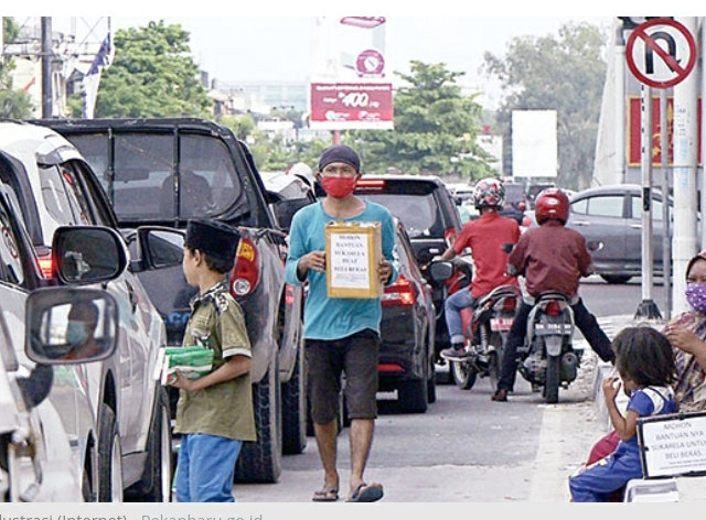 Dinsos Pekanbaru Minta Masyarakat Tak Beri Uang ke Gepeng yang Marak di Lampu Merah