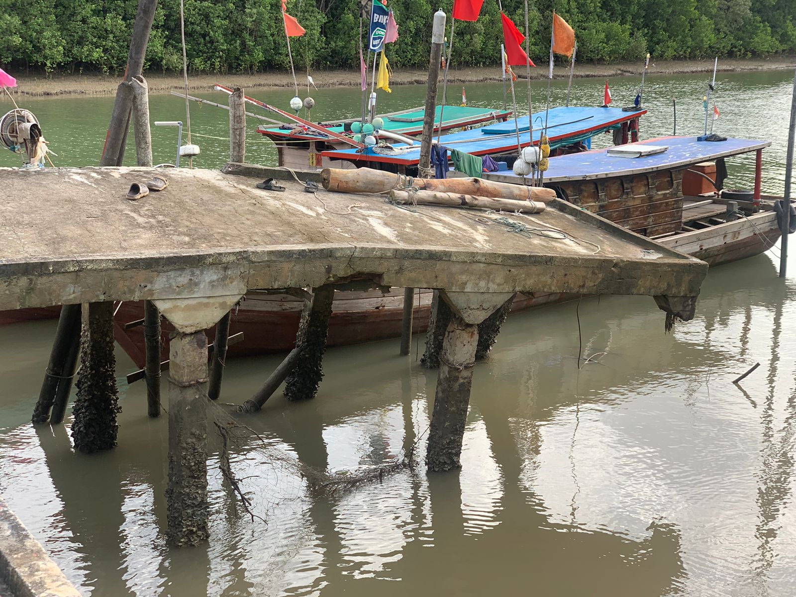 TPI di Tanjung Medang Bengkalis Nyaris Rubuh dan Bahayakan Nelayan