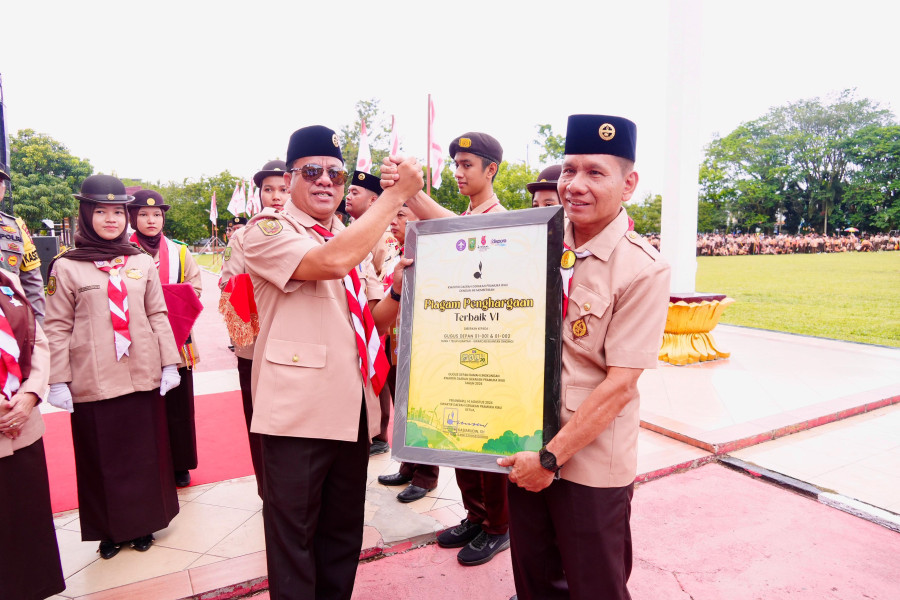 Bupati Kuantan Singingi Jadi Inspektur Upacara Peringatan Hari Pramuka Ke-63