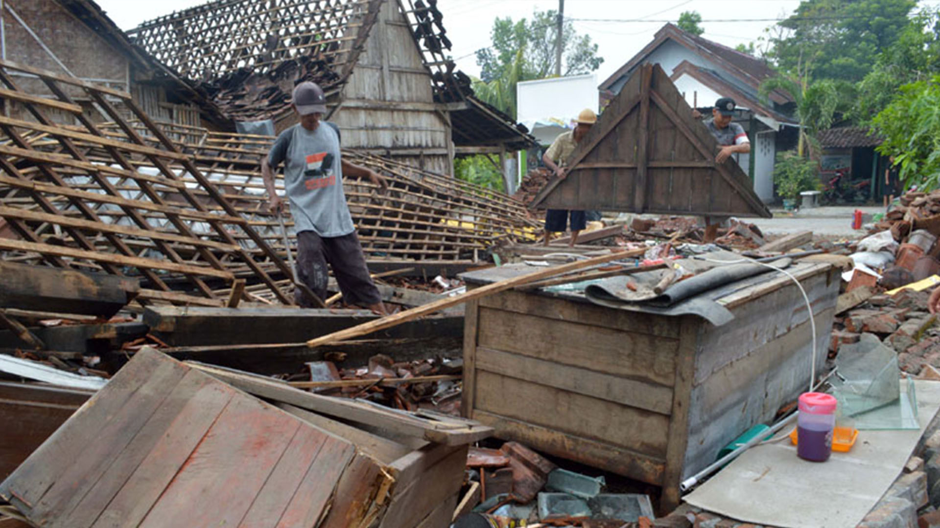 Puting Beliung Terjang Lombok, 2 Terluka dan 5 Rumah Rusak Berat