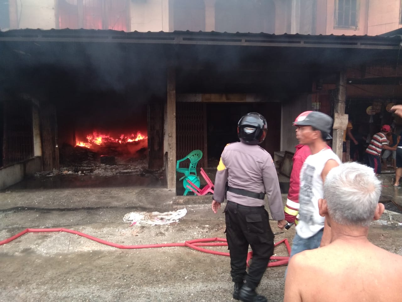 Kebakaran 3 Ruko di Pasar Danau Bingkuang Subuh Tadi Hebohkan Warga  Kampar
