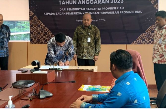 Nihil Tunda Bayar, Pemko Pekanbaru Serahkan LKPD 2023 ke BPK