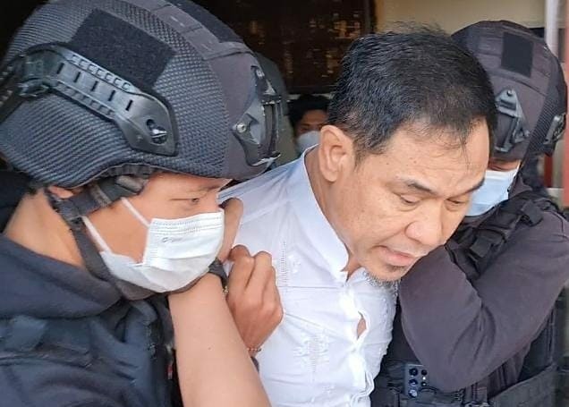 Diduga Terkait Baiat ISIS dan Temuan Bahan Peledak, Mantan Petinggi FPI Munarman Ditangkap Densus 88 Antiteror