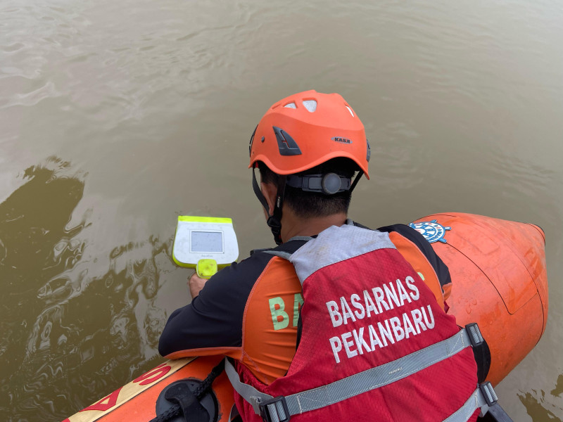Sampan Terbalik, Bocah 5 Tahun Hilang di Sungai Gelombang