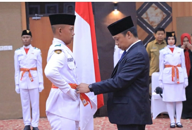 Pj Walikota Kukuhkan 40 Anggota Paskibraka Kota Pekanbaru