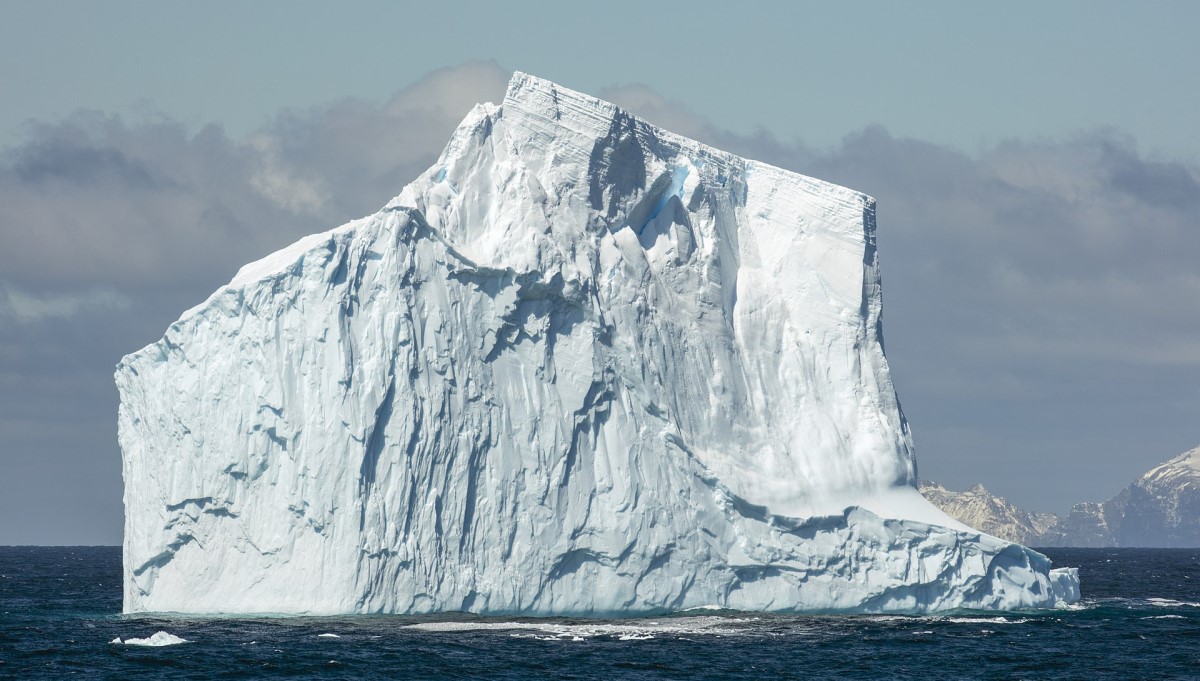 Gunung Es Seluas 4.320 km Pecah di Antartika