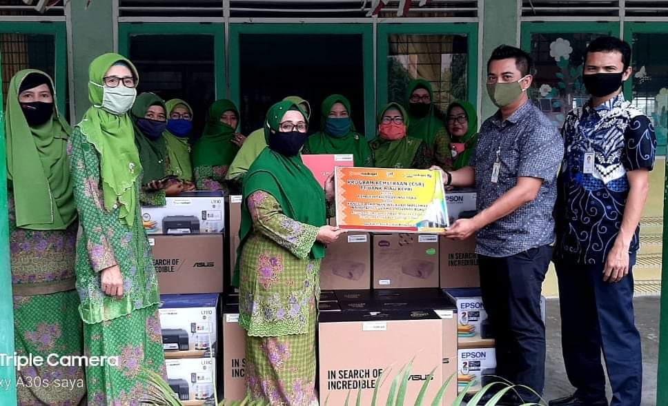 Muslimat NU Riau Terima Bantuan 13 Unit Komputer dari Bank Riau Kepri
