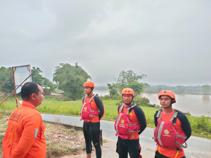 Tim SAR Cari Bocah 4 Tahun Jatuh dari Sampan di Sungai Gelombang