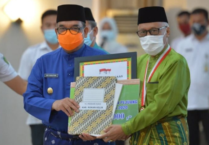12 Tokoh dan Pejuang Riau Terima Penghargaan dari Wagubri Edy Natar