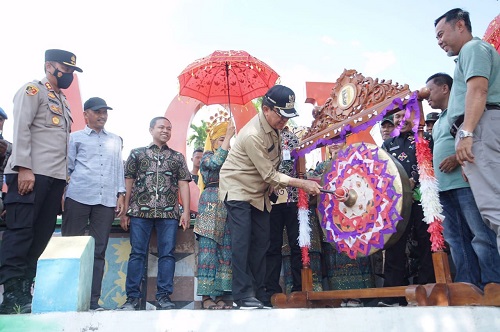Sempena HUT RI, Bupati Inhil Hadiri Pembukaan Pacu Jalur di Kuansing