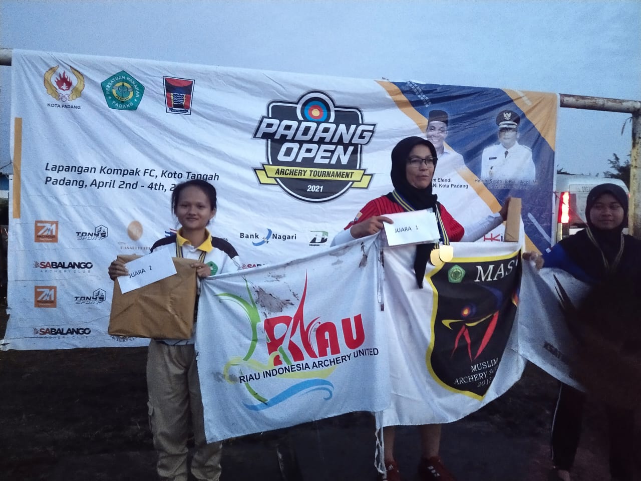 Mahasiswi Unilak Raih Medali Perak Padang Open Archery Tournament