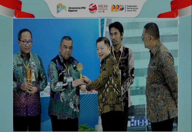 Diterima Wagubri, Riau Raih Penghargaan Khusus Ekonomi Hijau dan Rendah Karbon